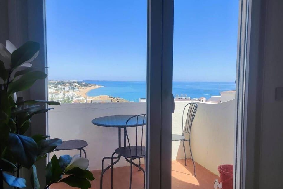 3E Blissful Albufeira Praia Apartment in Guia