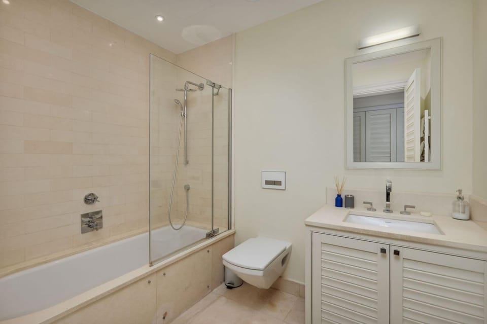 Shower, Toilet, Bathroom, Bath