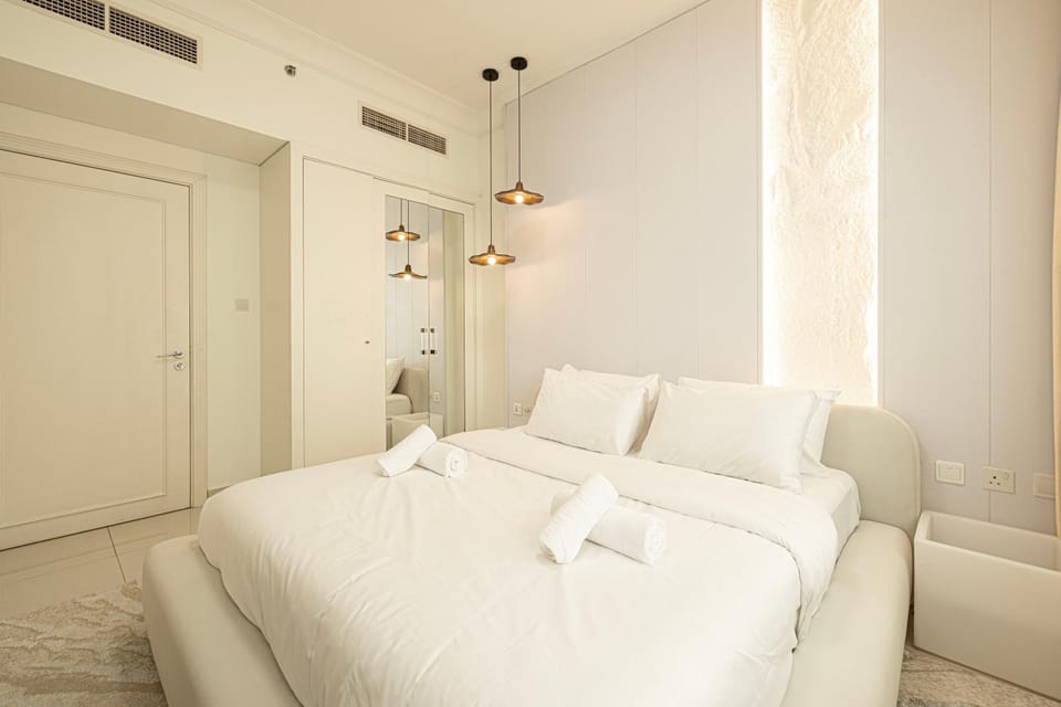 Bed, Bedroom, towels, wardrobe