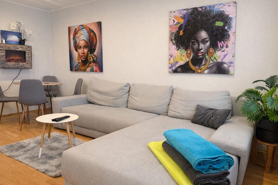 Living room, Photo of the whole room