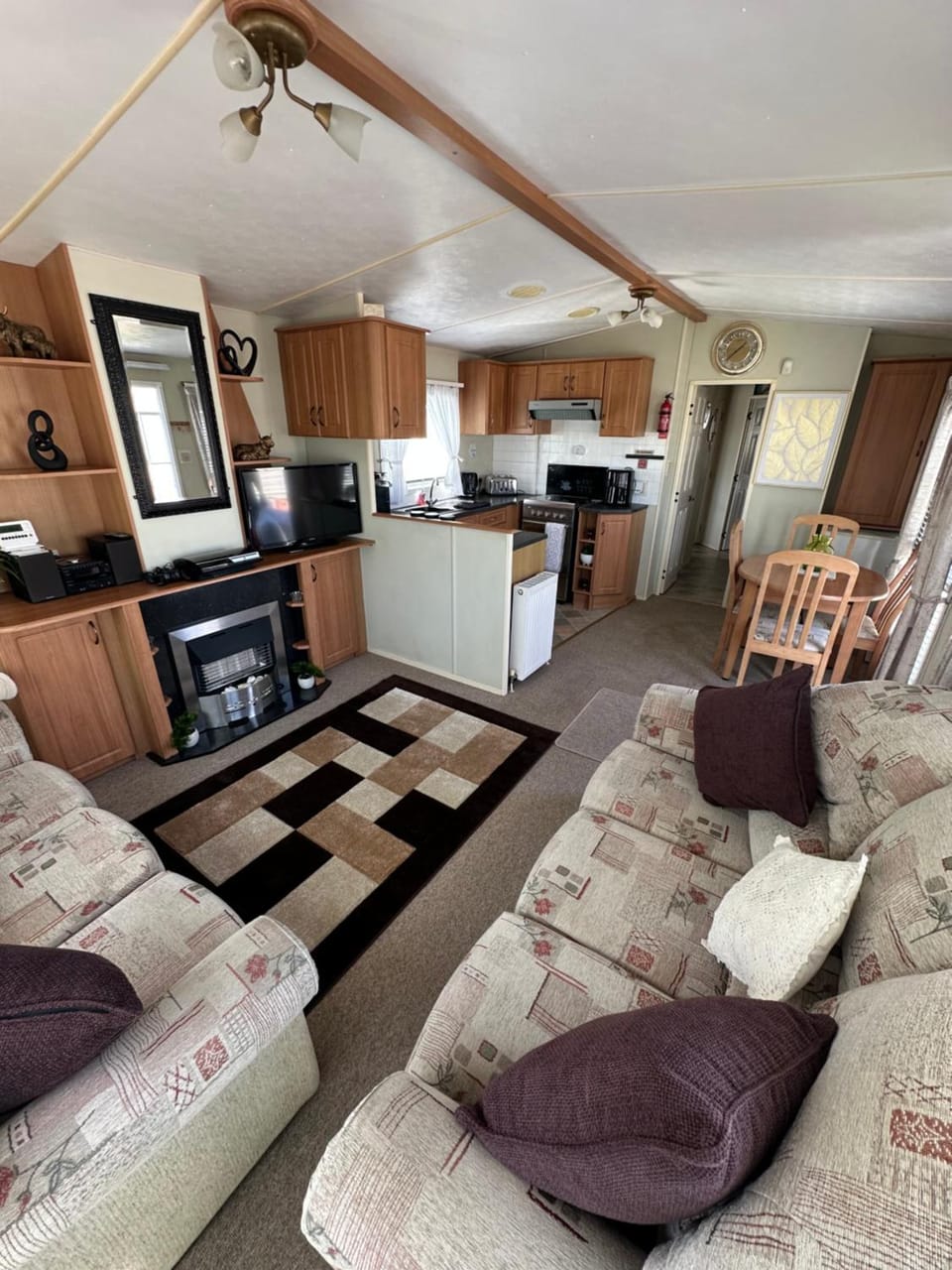 Living room, Seating area, Dining area, pet friendly