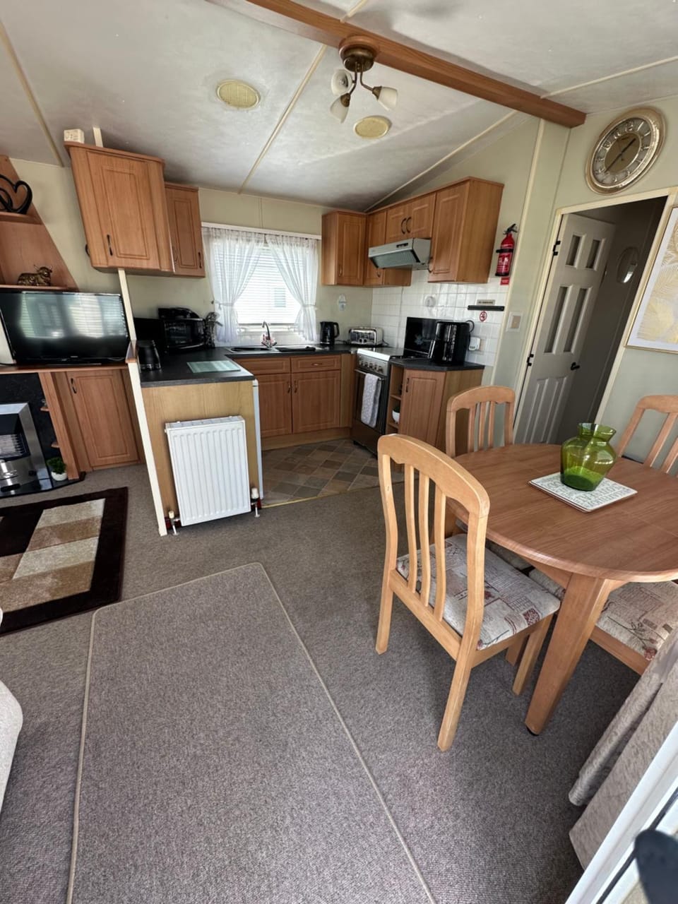 Kitchen or kitchenette, Dining area, oven, stove, toaster