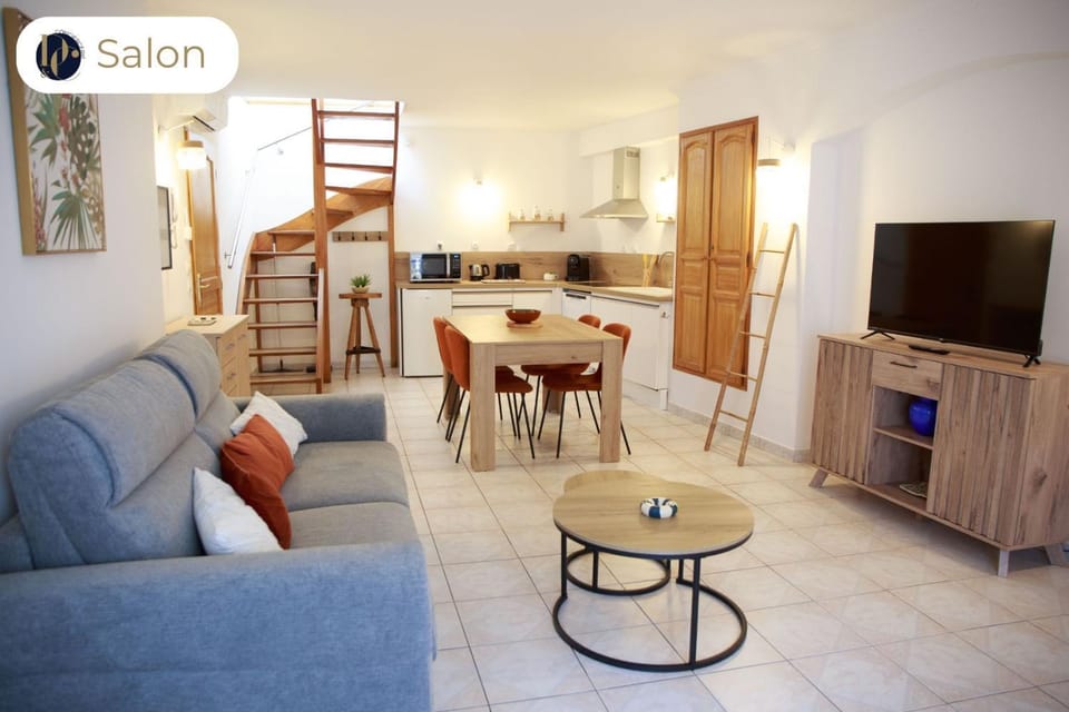 Living room, kitchen