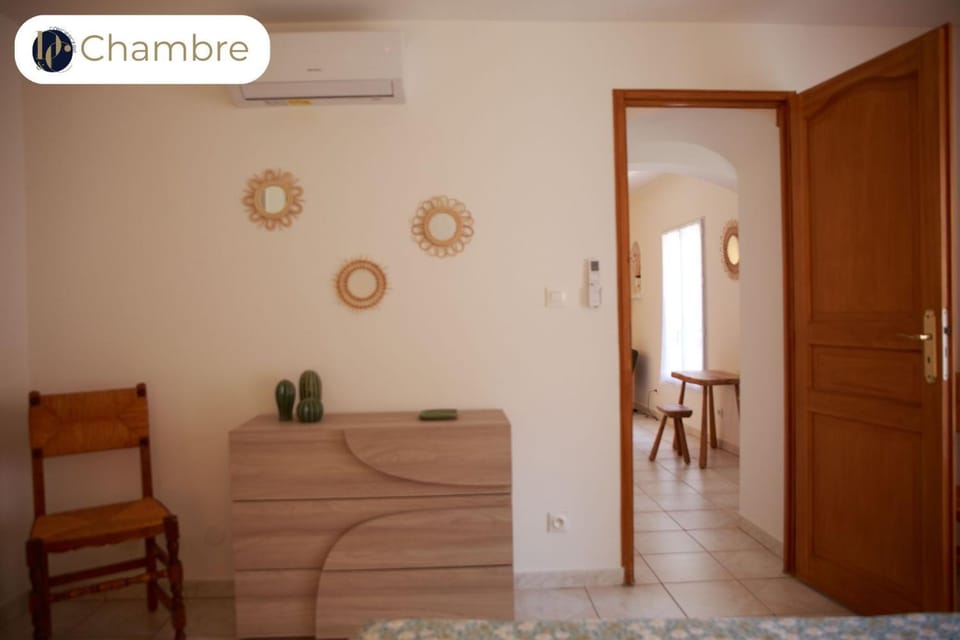 Bedroom, air conditioner