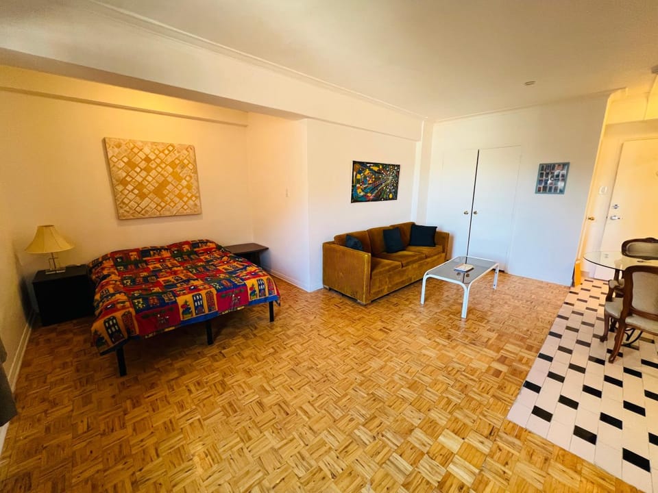Bed, Living room, Photo of the whole room, Seating area, Bedroom