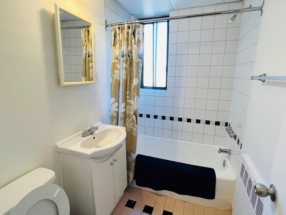 Shower, Toilet, Bathroom, Bath, towels