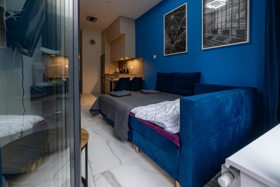Blue Garden Studio by Fengshui4u, prywatny ogródek, bezpłatny parking, nowy budynek, dostęp na kod Apartment in Poland