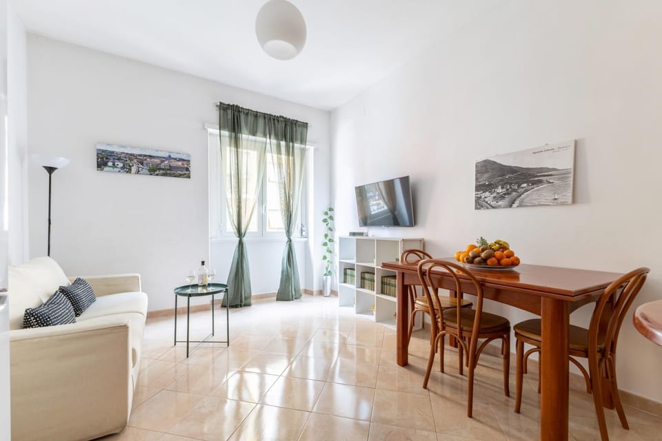 TV and multimedia, Living room, Dining area