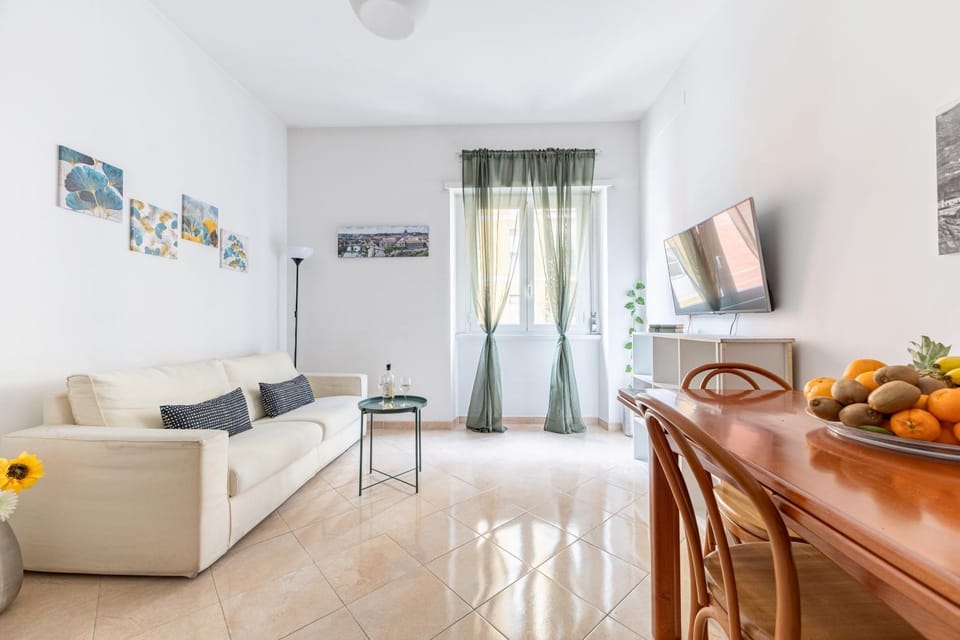 TV and multimedia, Living room, Dining area