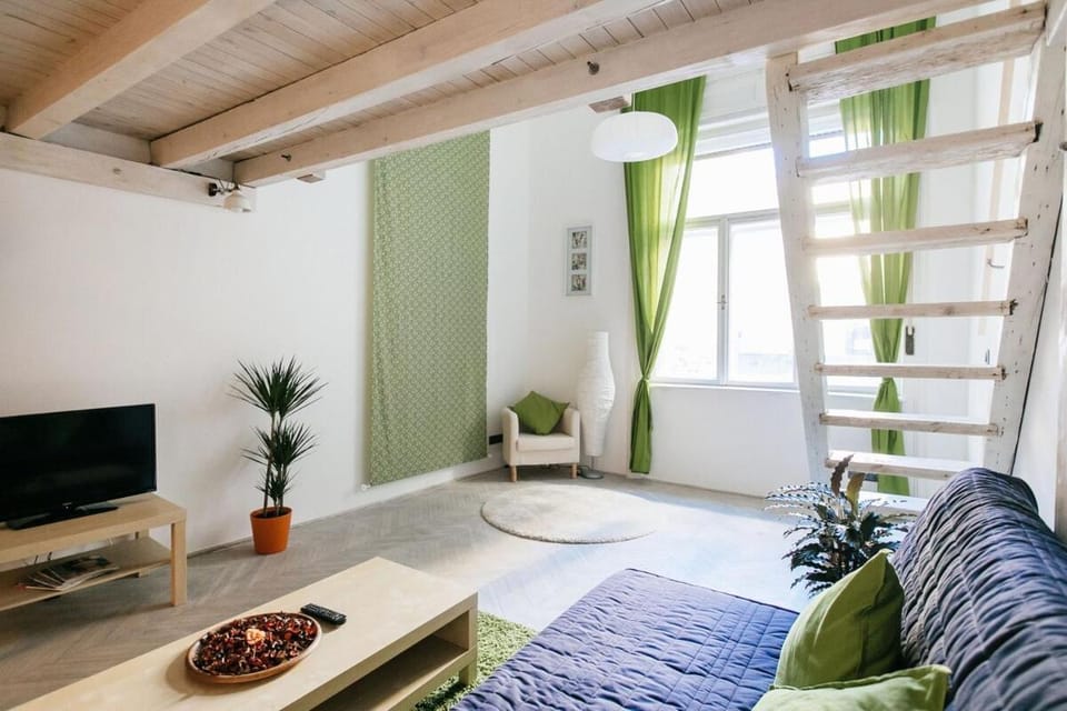 Communal lounge/ TV room, TV and multimedia, Living room, Seating area