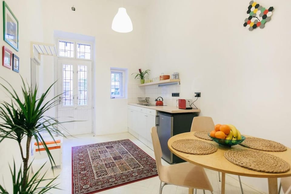 Facade/entrance, Coffee/tea facilities, Kitchen or kitchenette, microwave