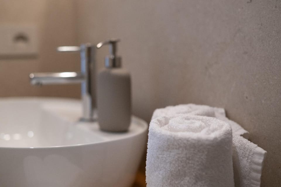 Bathroom, towels