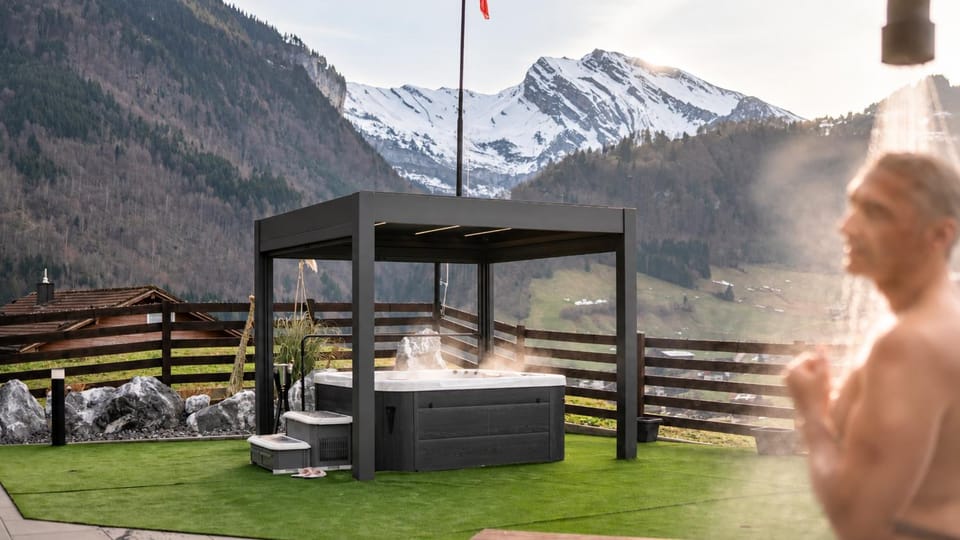Shower, People, Natural landscape, Winter, Hot Tub, Spa and wellness centre/facilities, Mountain view