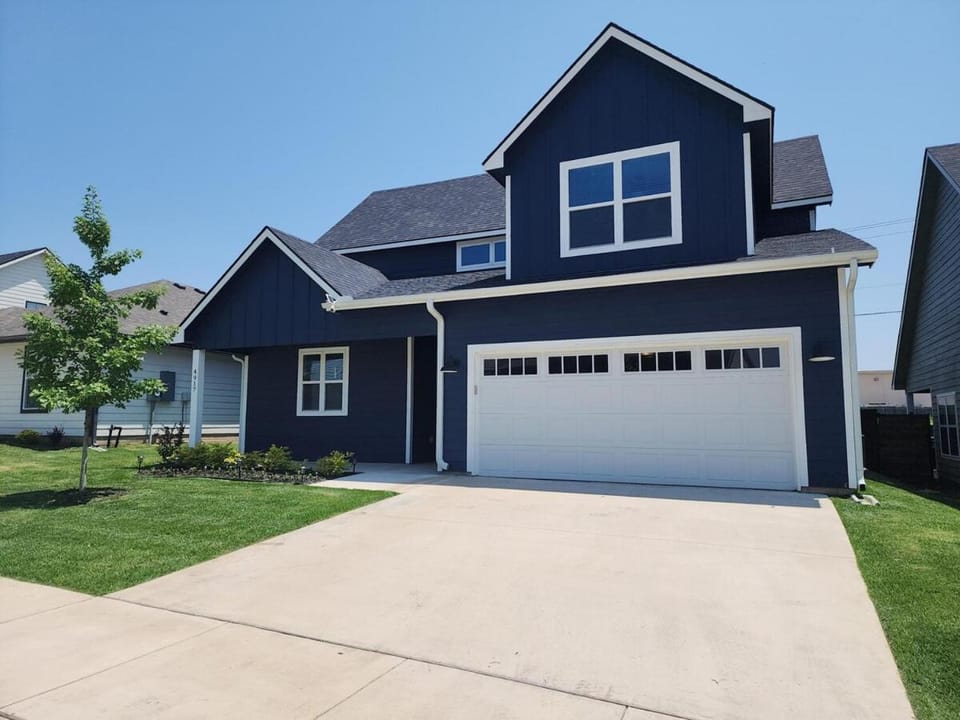 Modern Retreat in Sherman House in Sherman