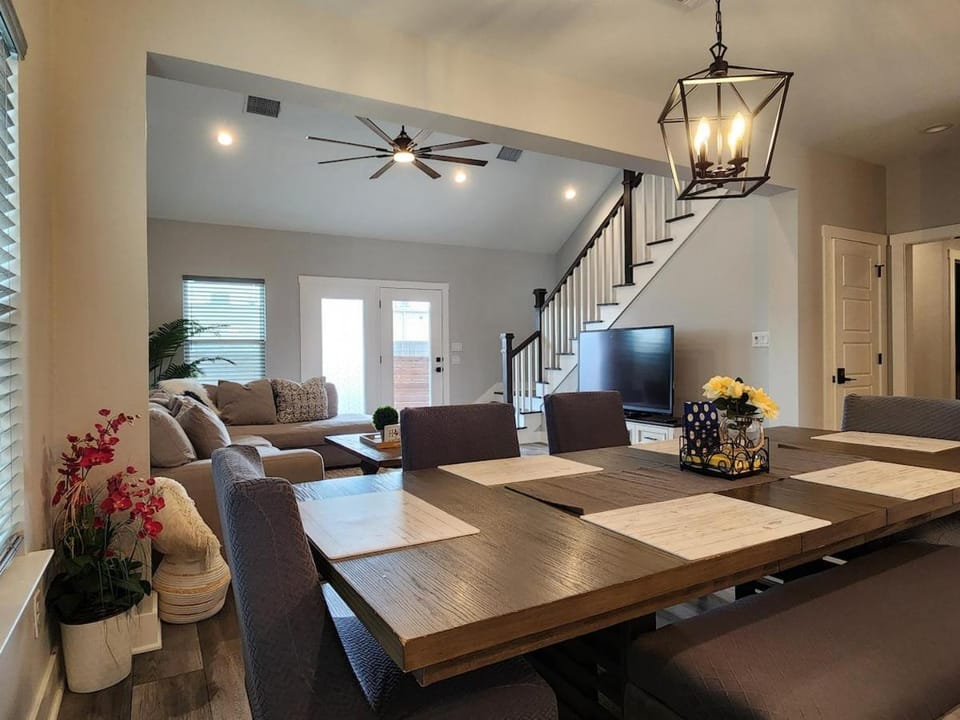 Modern Retreat in Sherman House in Sherman