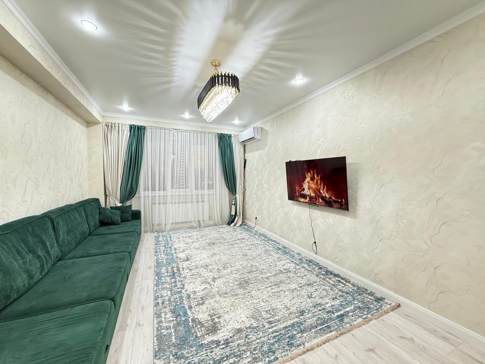 Luxe apartment river side , Mountain View near Mega mall Apartment in Almaty
