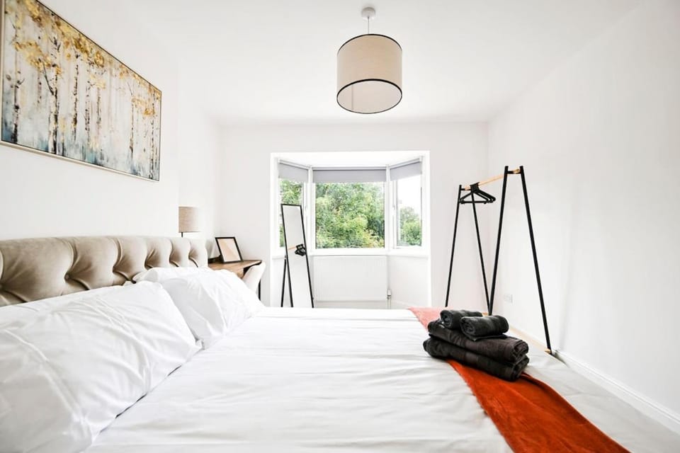 Host My Nest - 1 Bed Apartment with Parking Wembley Apartment in Edgware