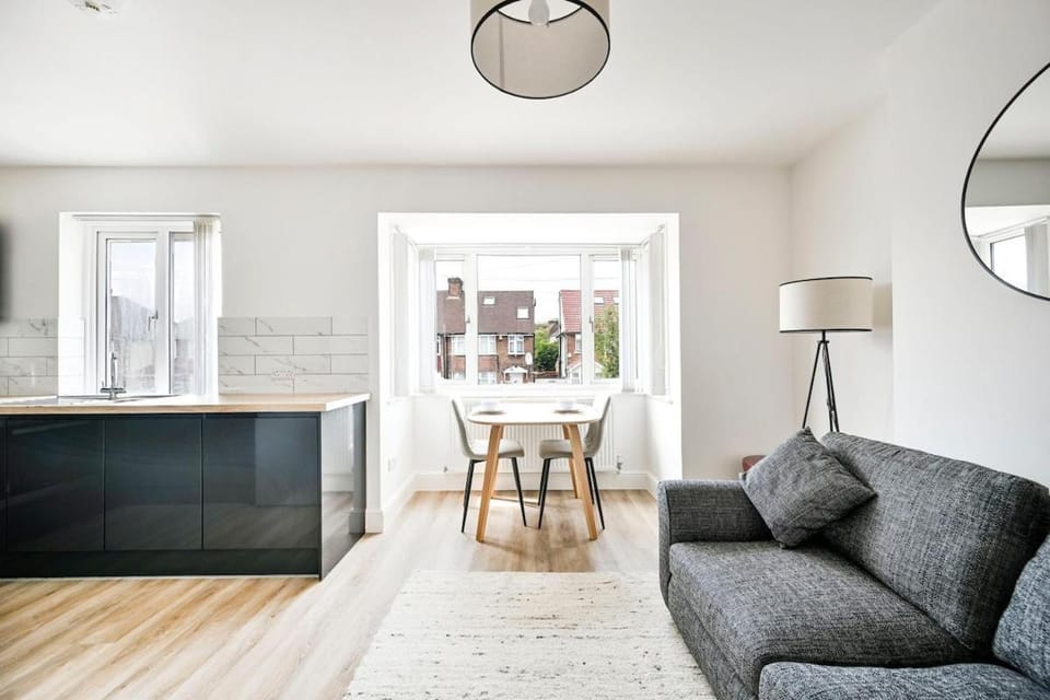 Host My Nest - 1 Bed Apartment with Parking Wembley Apartment in Edgware
