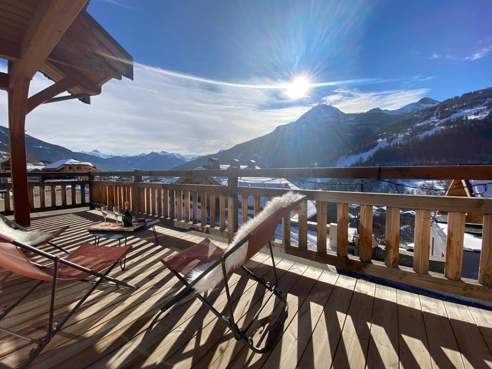 Patio, Nearby landmark, Day, Natural landscape, View (from property/room), Balcony/Terrace, Mountain view