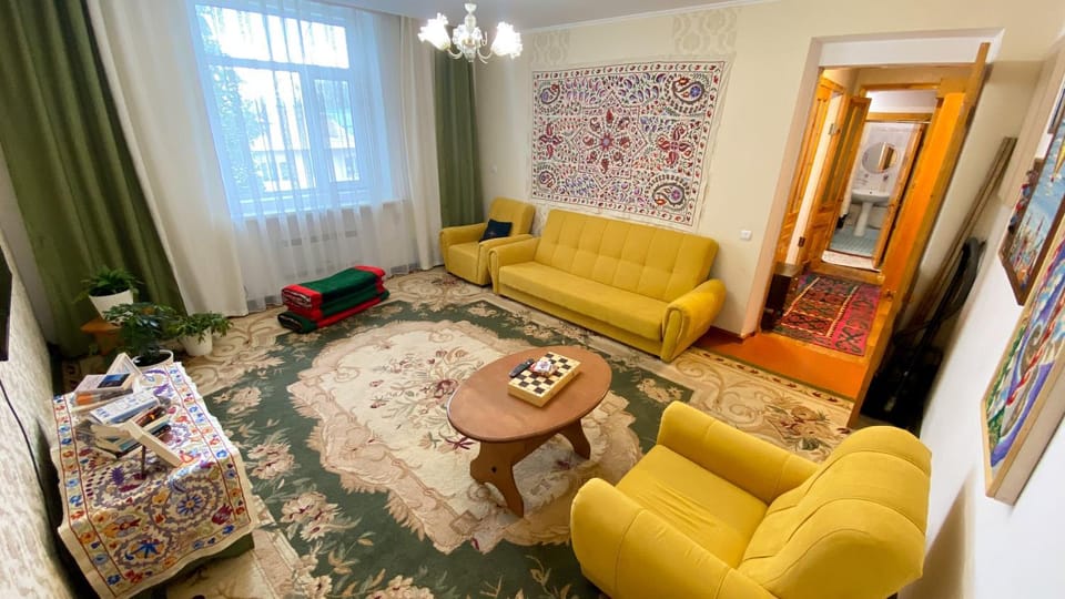 Living room, Seating area