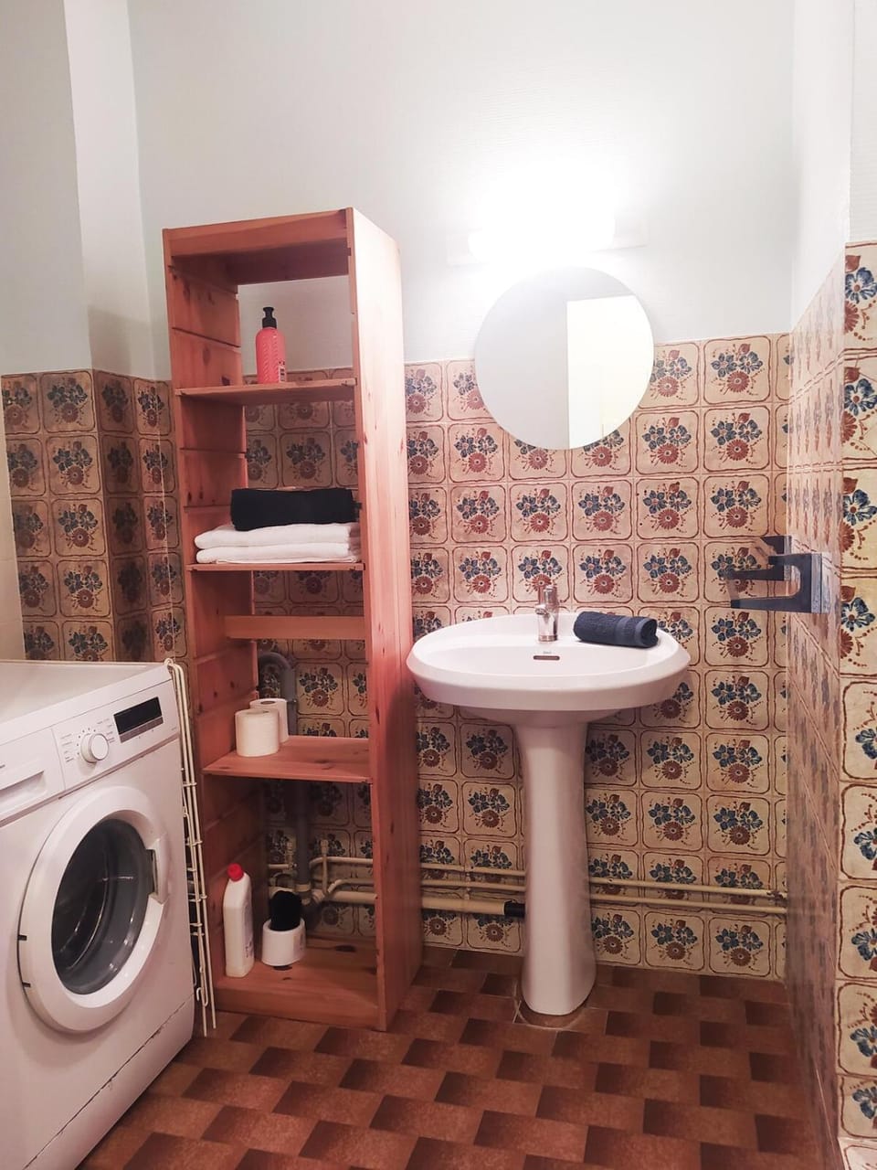 Bathroom, washing machine