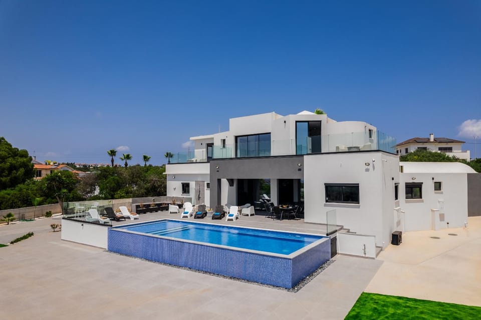 Property building, Pool view, Swimming pool, Swimming pool