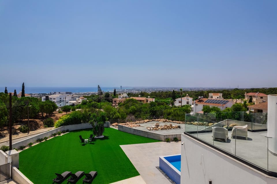 Exclusive 7-Bdr Villa with Panoramic Views & Saltwater swimming pool! Villa in Ayia Napa