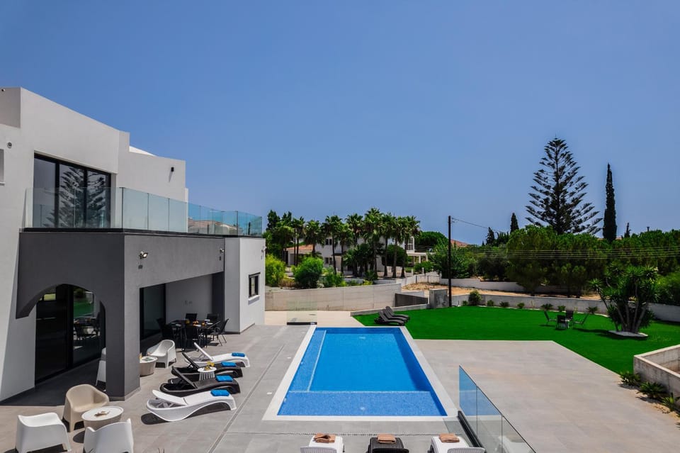 Property building, Pool view, Swimming pool, Swimming pool