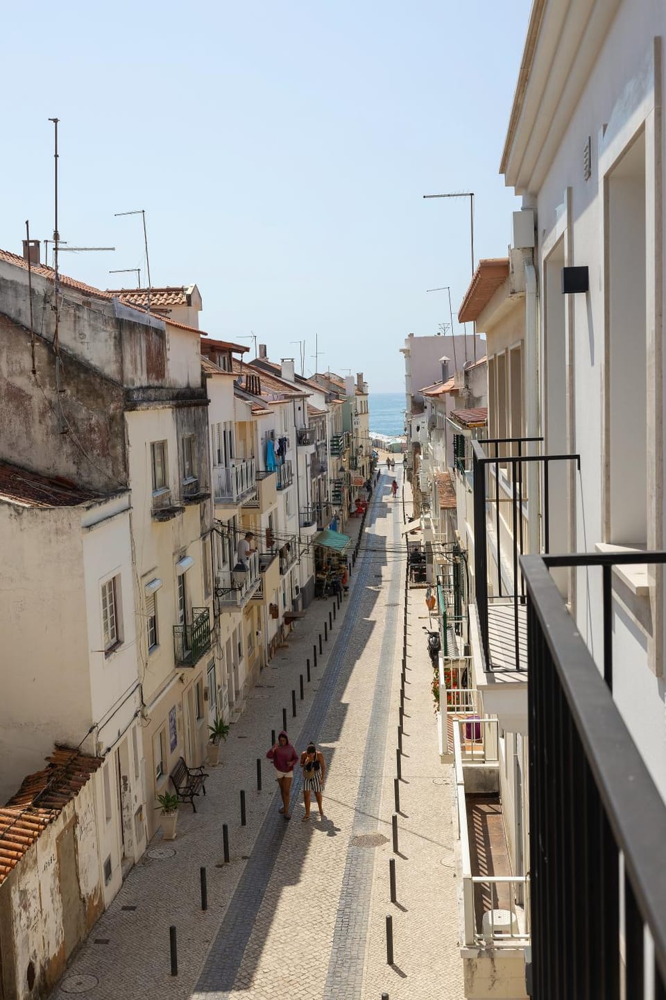 Property building, Day, Neighbourhood, City view, Street view