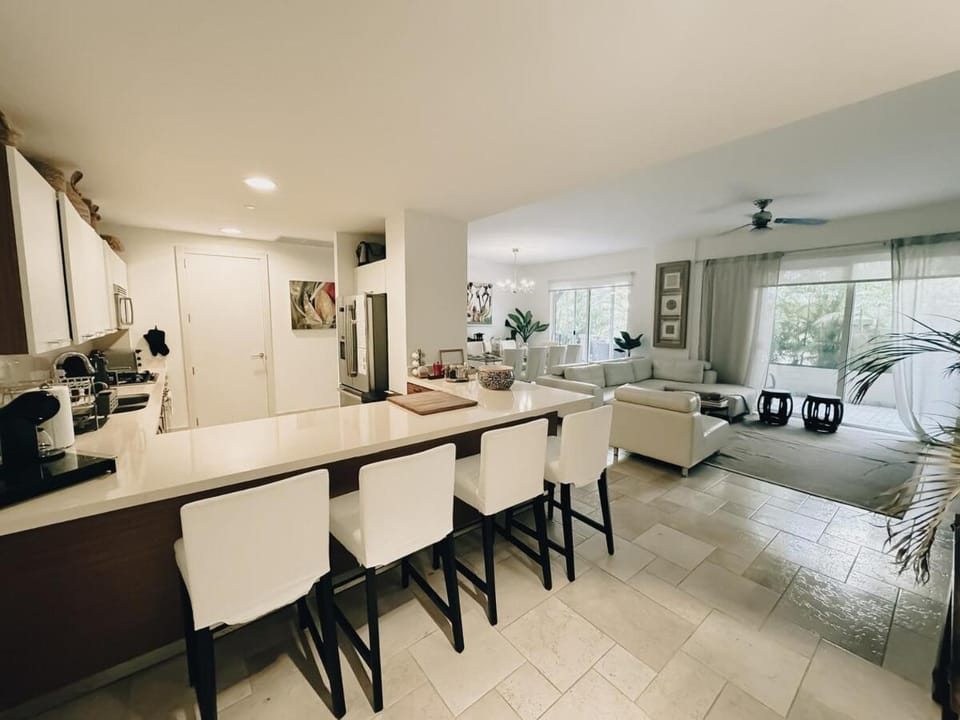 Living room, Dining area, kitchen
