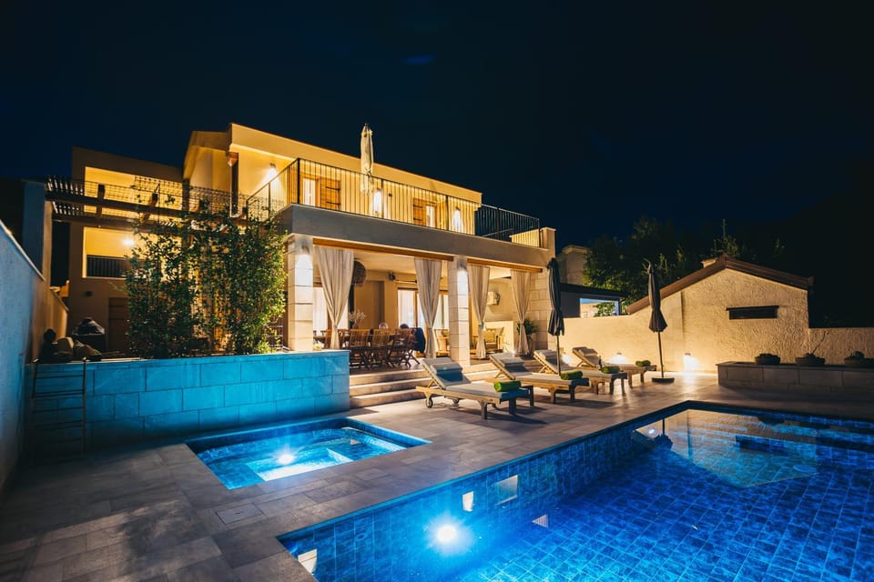 Property building, Night, Swimming pool, Swimming pool, sunbed