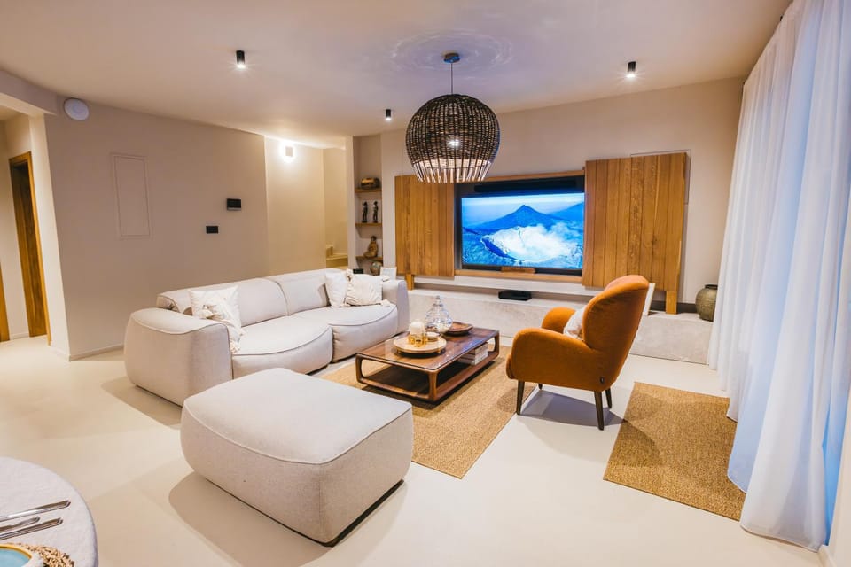 TV and multimedia, Seating area