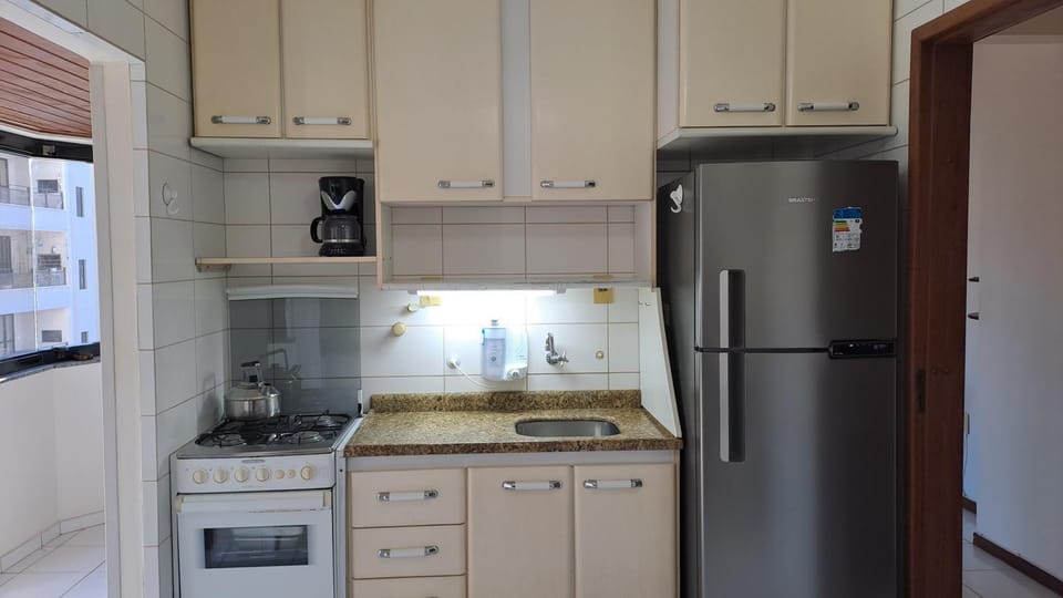 Coffee/tea facilities, Kitchen or kitchenette, minibar, oven, stove