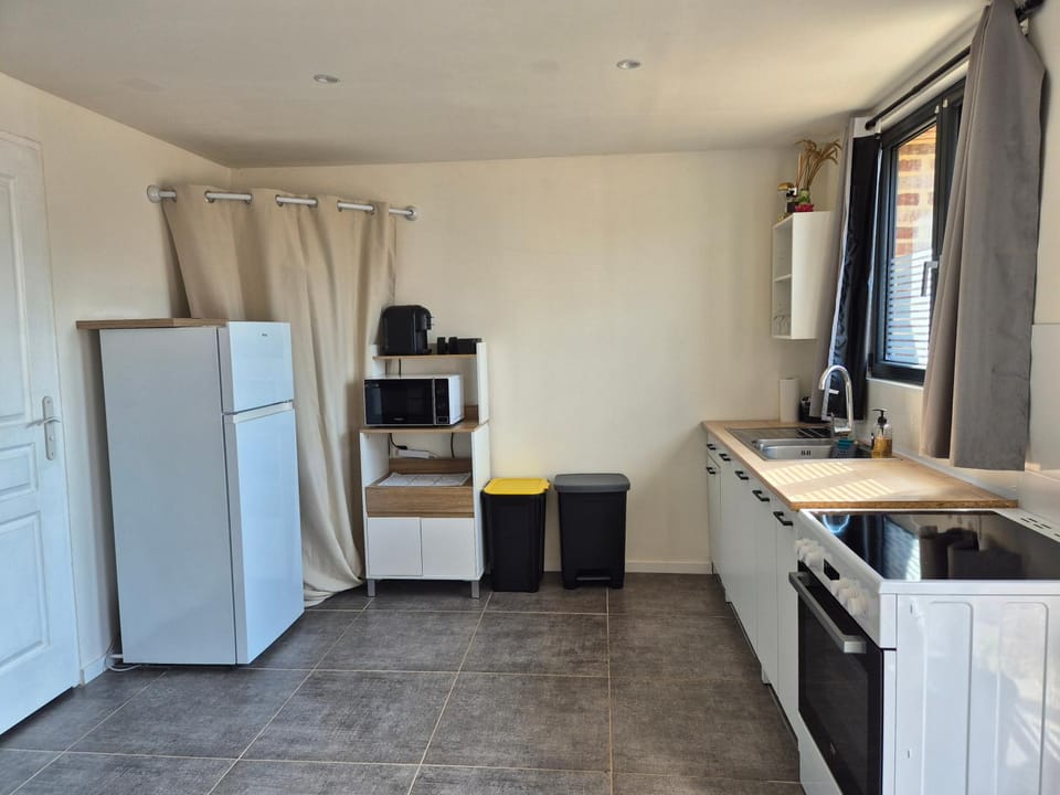 Kitchen or kitchenette, oven, stove