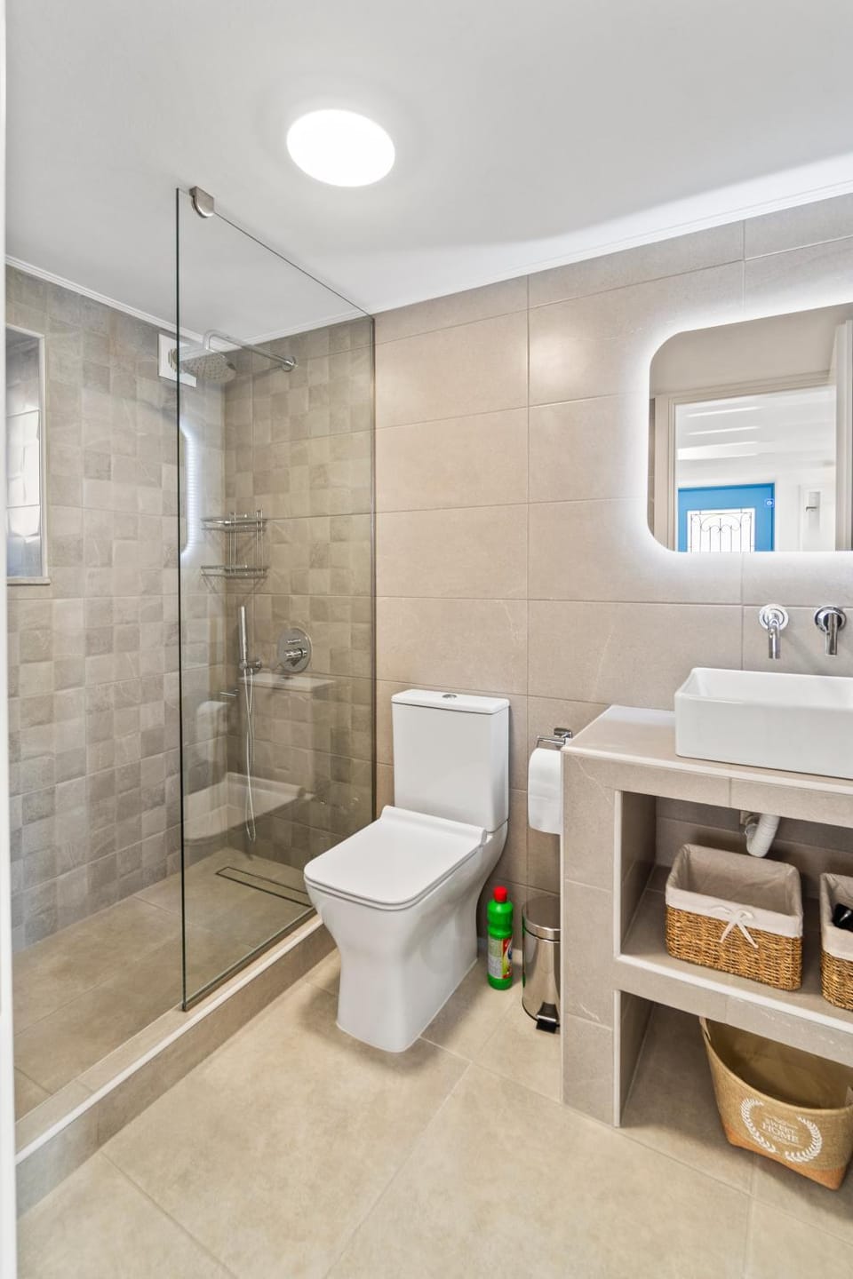 Shower, Toilet, Bathroom, towels