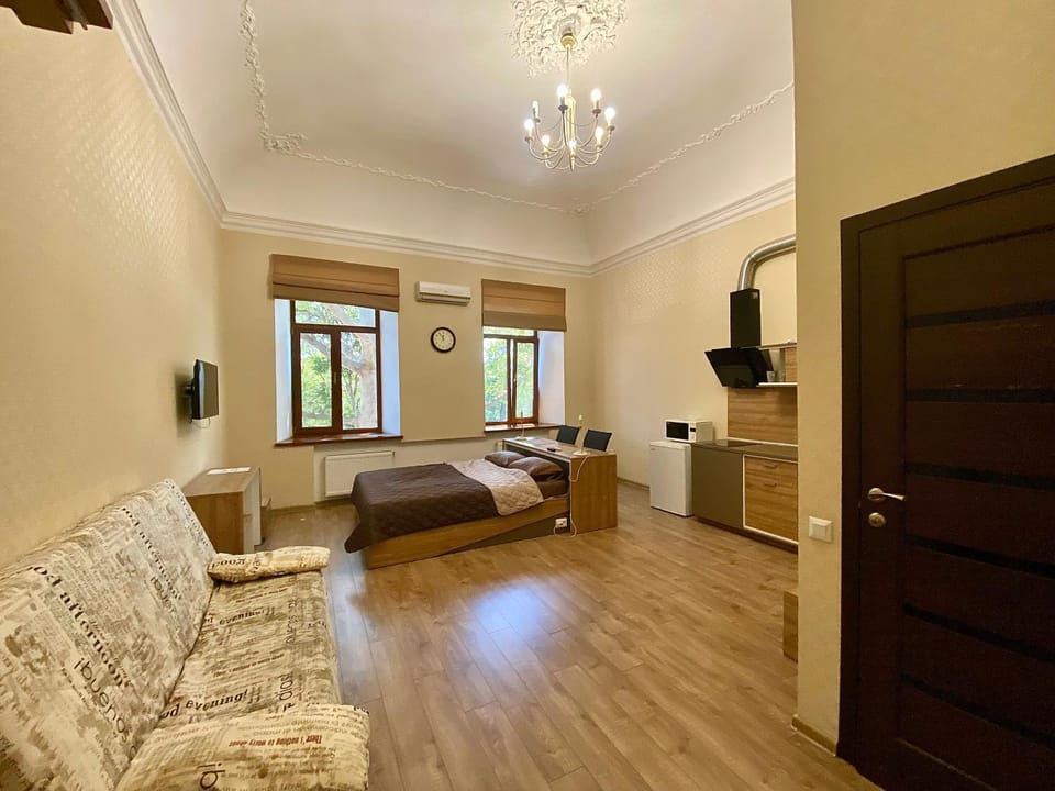 Апартаменты на Соборной площади центр Apartment in Odessa