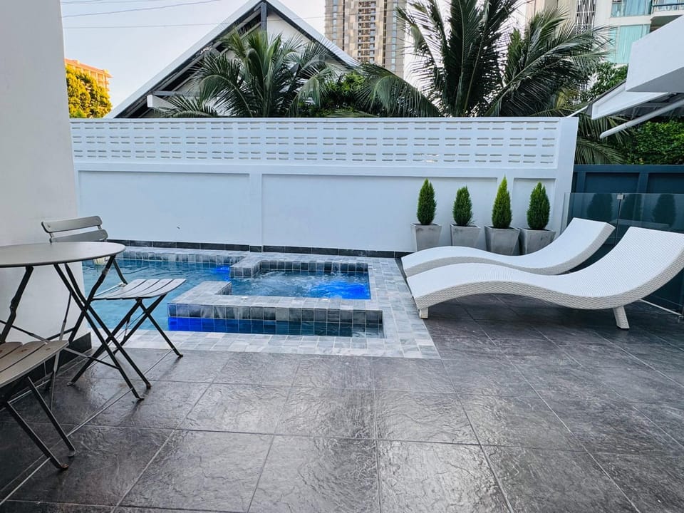 Swimming pool, sunbed