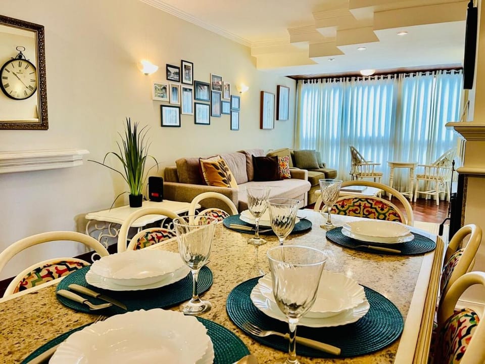 Seating area, Dining area