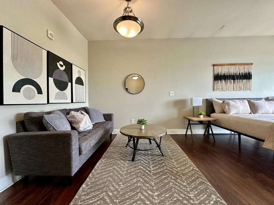 Cozy Downtown Loft with Balcony Apartment in Indianapolis