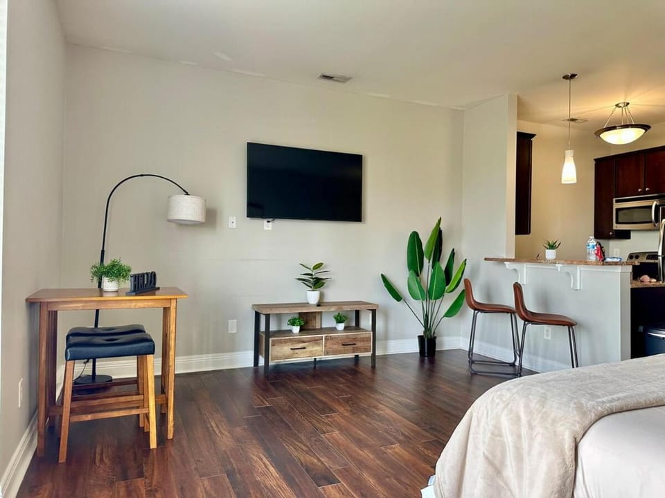 Cozy Downtown Loft with Balcony Apartment in Indianapolis