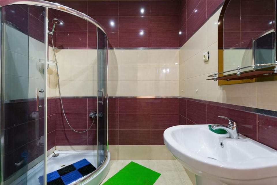 Shower, Toilet, Bath