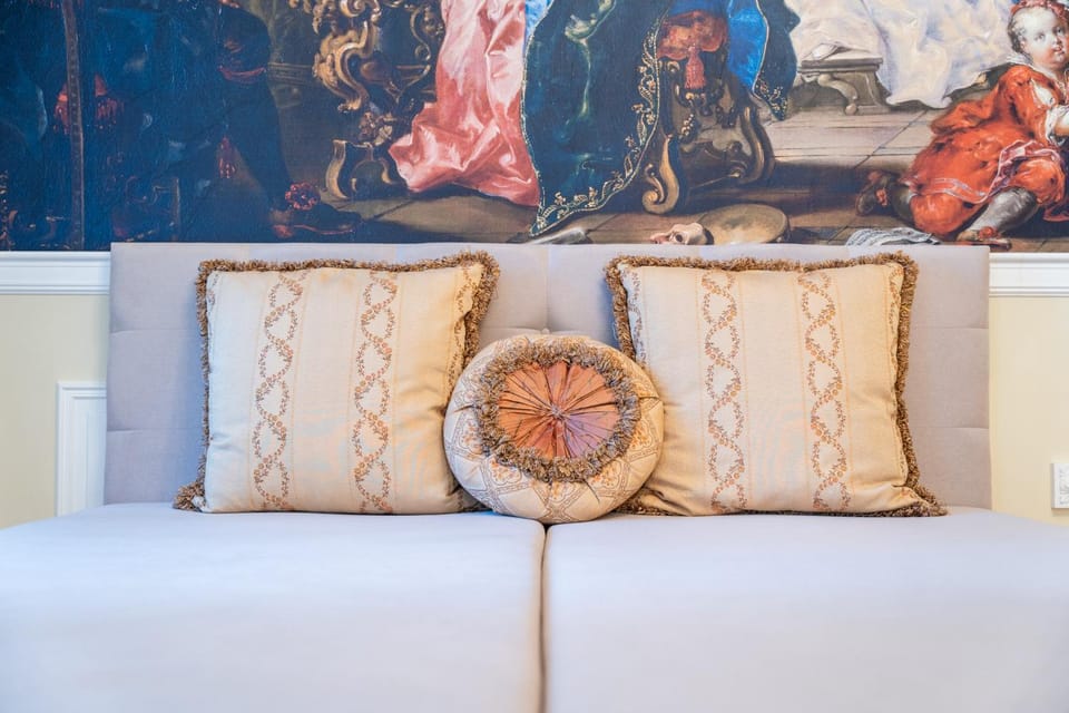 Bed, Living room, Decorative detail
