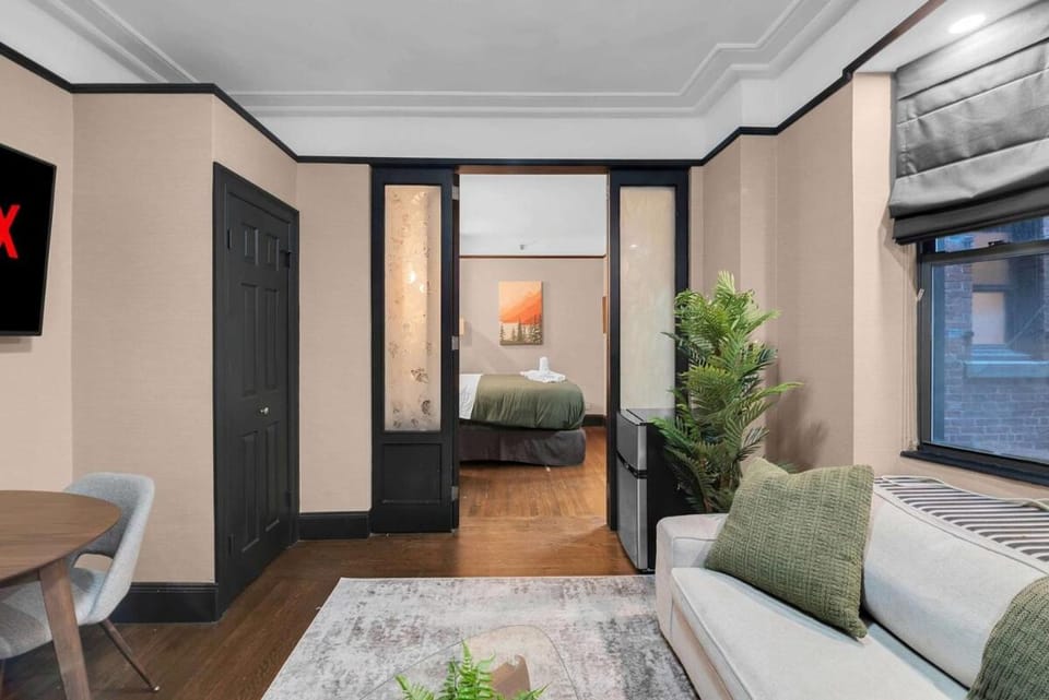 Living room, Photo of the whole room, Seating area, Bedroom