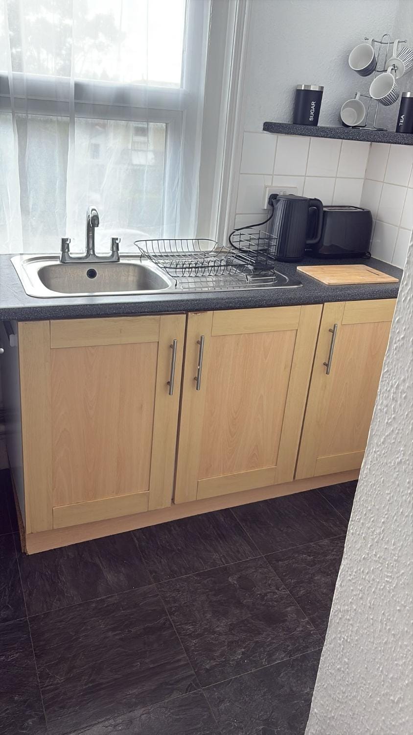 Spring Crescent Apartments - Spacious 1 Bed with Parking, Sleeps 4 Apartment in Southampton