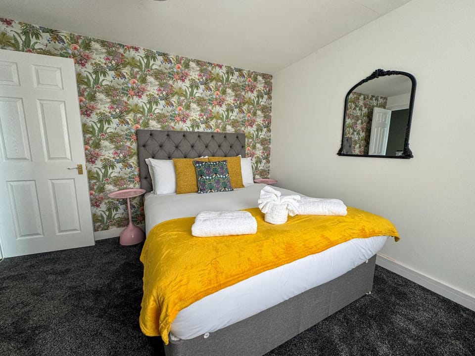 Bed, Photo of the whole room, Bedroom