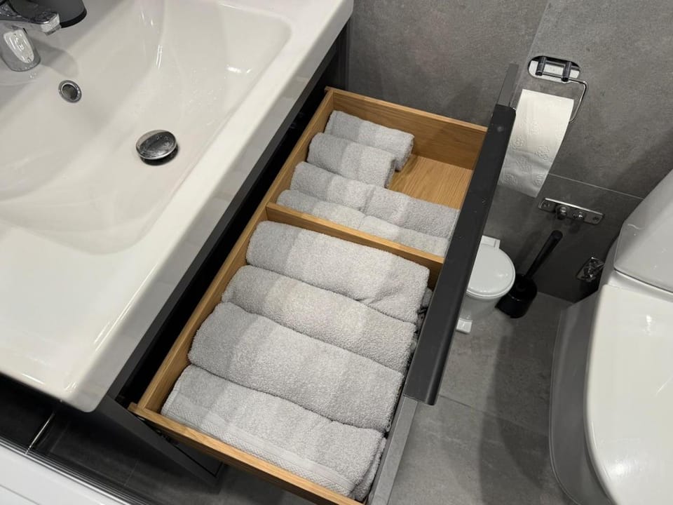 Bathroom, towels