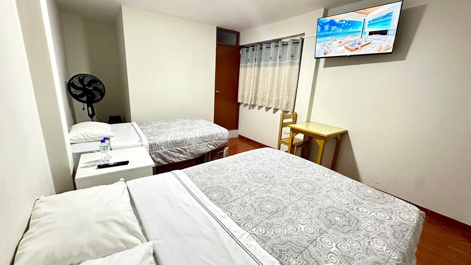 Habitación tranquila a 15 min de Plaza Norte Bed and Breakfast in Callao Region, Peru