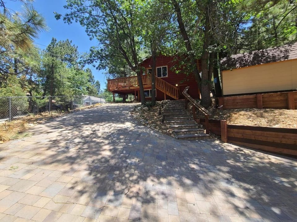 Big Sugar Bear - New Charming 2 bedroom House in Big Bear with AC Deck BBQ Firepit Fireplace Private House in Southern California