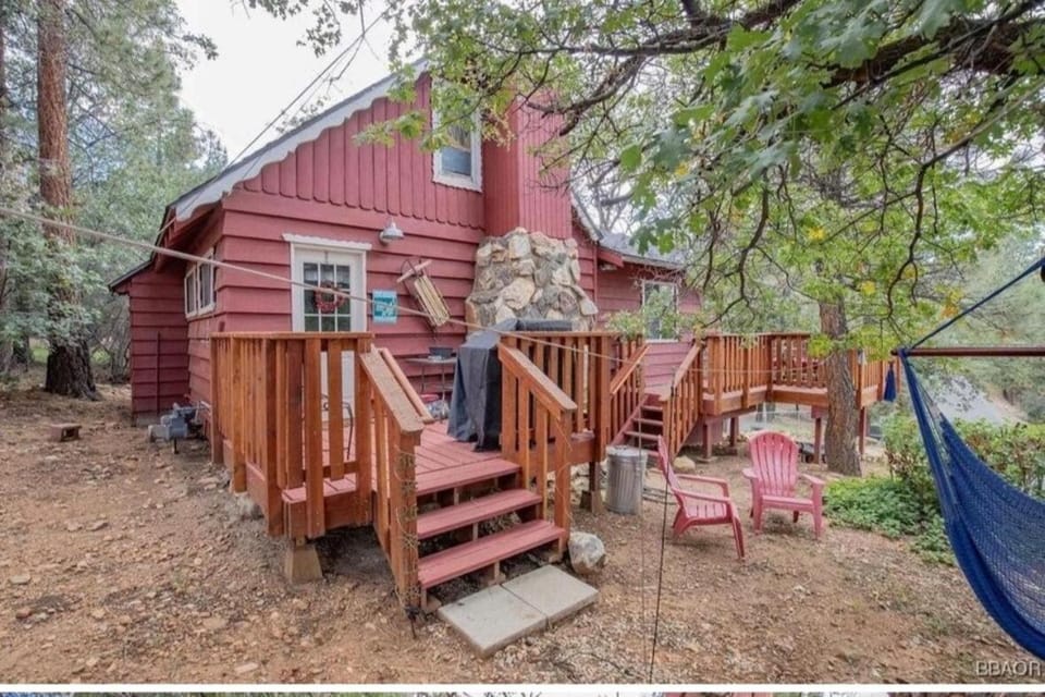 Big Sugar Bear - New Charming 2 bedroom House in Big Bear with AC Deck BBQ Firepit Fireplace Private House in Southern California