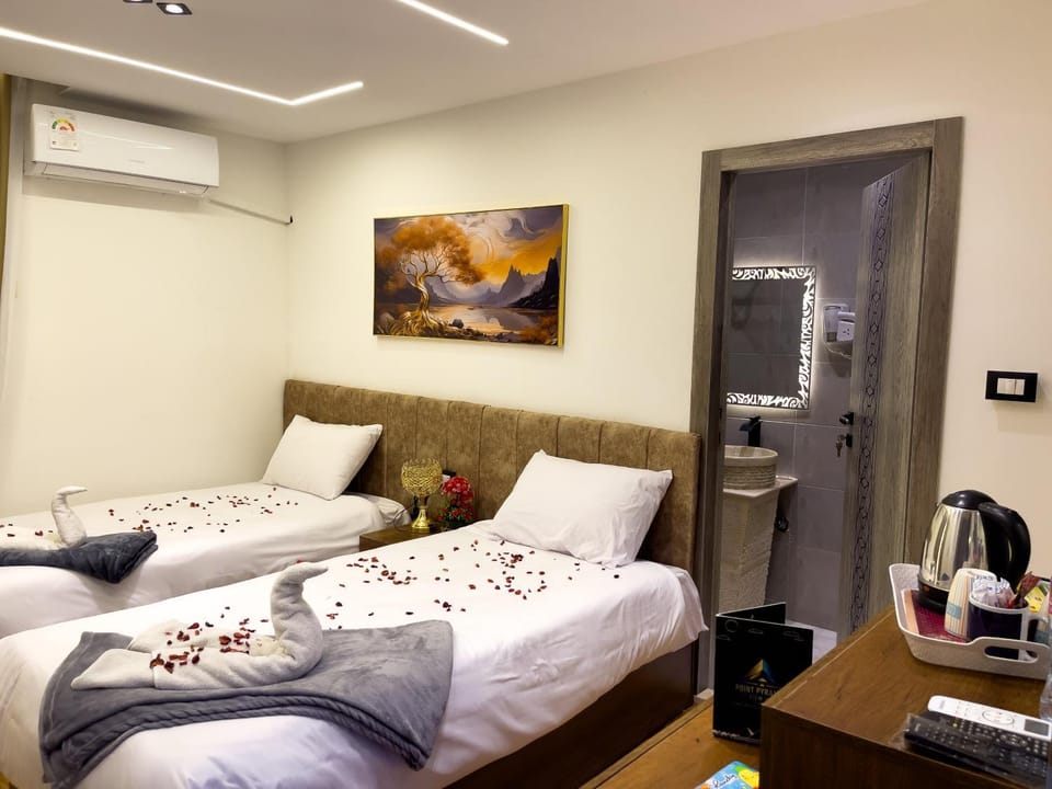 Bed, Photo of the whole room, Bedroom, towels, air conditioner